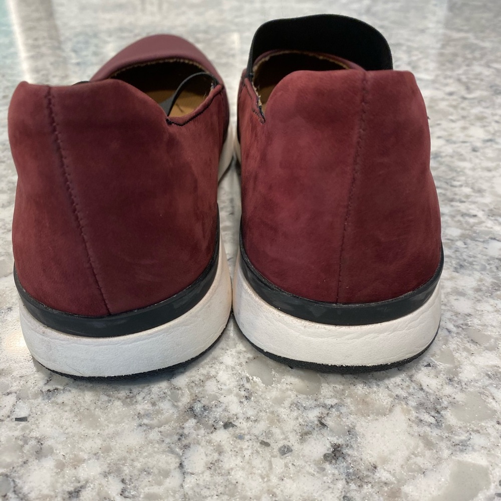 Vionic slip ons - Picture 9 of 13